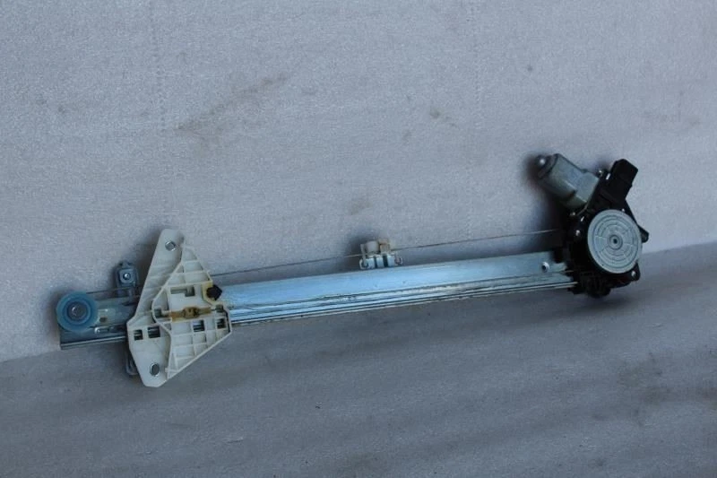 2017 SUBARU XV CROSSTREK RIGHT PASSENGER FRONT DOOR WINDOW REGULATOR WITH MOTOR - Image 1 of 4