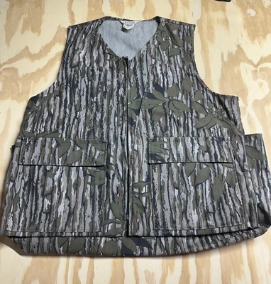 Vintage Walls Men's Mossy Oak Style Camo Hunting Vest Size X-Large Regular - Image 1 of 4