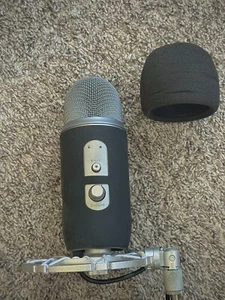 Microphone With Accessories - Picture 1 of 10