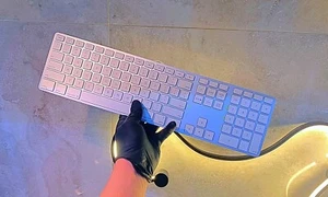  White Slim Apple Keyboard Genuine +numbers - Picture 1 of 3