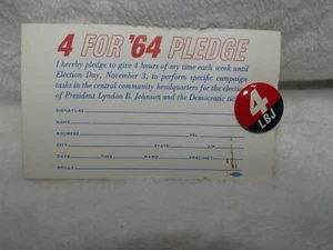 "4 LBJ" Pinback Button Politischer Präsidenten Wahlkampf 1964 & Postkarte - Bild 1 von 3