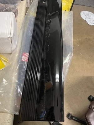 Toyota Corolla rear garnish panel 76801 12420 Foto 1 de 4