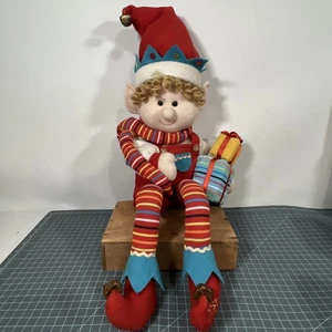 Niño elfo grande colorido 2009 sosteniendo regalo sentado felpa decoración 24" flexible - Imagen 1 de 7