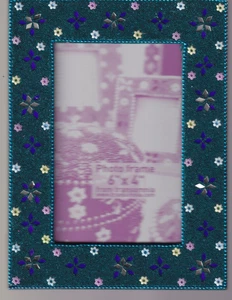 VINTAGE GLASS BEAD FRAME 6 X 4 GREEN INDIA (1E} - Picture 1 of 3