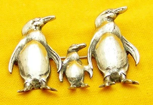 VINTAGE ESTATE WADDLING FAMILY OF PENGUINS STERLING SILVER BROOCH PIN - Picture 1 of 1