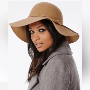 Cappello regolabile a tesa larga in feltro cammello un nuovo giorno marrone marrone marrone floppy - Foto 1 di 7