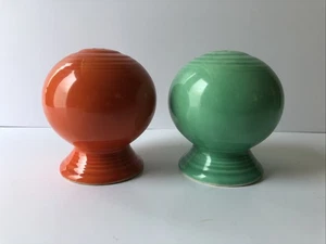 2 Vintage Fiestaware Salt Pepper Shakers, Burnt Orange & Mint Green, Art Deco - Picture 1 of 11