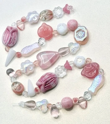 Lote de 50 cuentas checas - TODAS LAS HEBRAS DE CUENTAS DE VIDRIO CHECO rosa y blanco mezclado de vidrio checo Foto 1 de 4