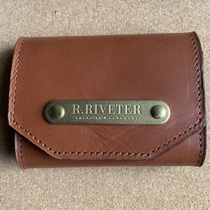 R Riveter Mini Portafoglio in Pelle Marrone - Foto 1 di 9