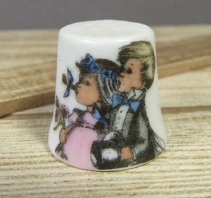 Thimble HUMMEL Boy & Girl Vintage Ceramic 3/4" x 3/4" - Picture 1 of 4
