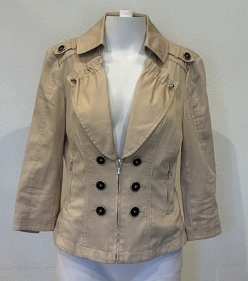 Chaqueta utilitaria corta WHBM Chic doble botonadura 6 beige silenciosa de lujo minimalista Foto 1 de 4