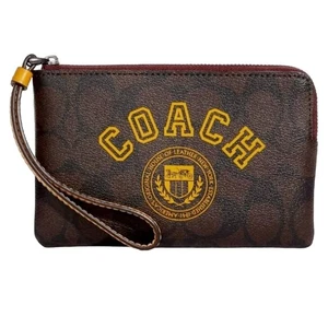 Coach Eck-Handgelenktasche mit Reißverschluss aus charakteristischem Canvas mit Varsity-Motiv - Bild 1 von 8