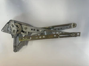 1267202546 Left  FRONT WINDOW MOTOR REGULATOR W126 380SEC 500SEC 560SEC 300CD - Picture 1 of 2
