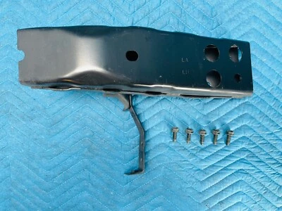 Infiniti QX56 QX80 reforço de para-choque traseiro com suporte lado do motorista 11-20 fabricante de equipamento original - Imagem 1 de 4