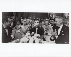 JUDY GARLAND as Vicki Lester - TOMMY NOONAN - 10" x 8" b/w Photo A STAR IS BORN - Imagen 1 de 1