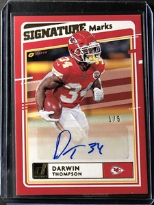 Donruss Signature Marks 2020 rojo 1/5 SSP #5 Darwin Thompson Chiefs color del equipo - Imagen 1 de 3