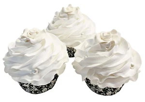 DEZICAKES Falsos Cupcakes y Pasteles Comida Artificial Rosa Blanca Juego Formal de 3 Cupca - Imagen 1 de 6