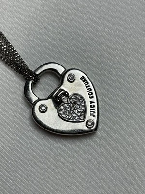 Collar corona medallón corazón diamantes de imitación tono plata JUICY COUTURE Foto 1 de 4