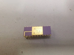 MCM6605L Raro 4096 bits D-RAM de Stock Militar - Imagen 1 de 5