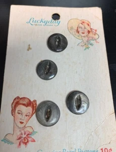 4er Set Neu aus altem Lagerbestand Vintage Original Perlknöpfe ""Luckyday"" 2 Loch schimmernd! " 1/2" - Bild 1 von 5