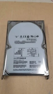 Disque dur Seagate ST318404LW 18,4 Go, 10000 tr/min, 3,5" SCSI FW:3283 Vendeur US - Photo 1/2