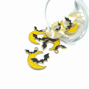 4, 20 or 50 pcs Moon and Bat Halloween Witchy Charms - US Seller - EN1151 - Picture 1 of 5