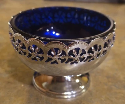 Plato redondo vintage de vidrio azul cobalto y cromo 4-1/4" - Excelente  Foto 1 de 4