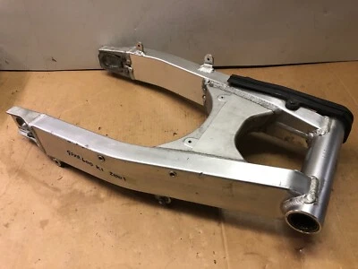 SUZUKI  GSXR600  GSXR 600  K1  2001  SWINGING ARM & BRAKE ROD  SWING ARM   39F00 - Image 1 of 4