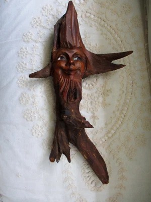 Antiguo arte de árbol de madera tallada a mano 17" cara de hombre barbudo gnomo espíritu de montaña Foto 1 de 3