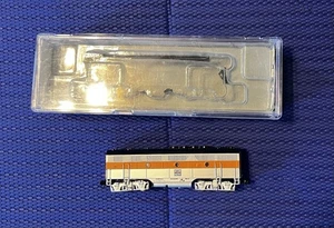 IRON MOUNTAIN N SCALE 69810 EMD F3B LOCOMOTIVE WESTERN PACIFIC OB - Picture 1 of 2