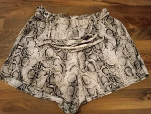 Amisu Shorts Gr. 34/S Schlangenmuster Mit Taschen - Bild 1 von 3