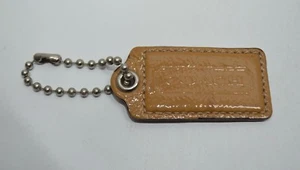 Coach Honig hellbraun Lackleder Hangtag Anhänger für Coach Geldbörse - Bild 1 von 3