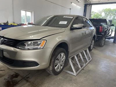 Used Fuse Box Engine fits: 2014 Volkswagen Jetta engine compartment Grade A - Image 1 of 4