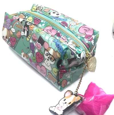 Bolsa de maquillaje de vinilo Too Faced Clover the Dog Foto 1 de 4