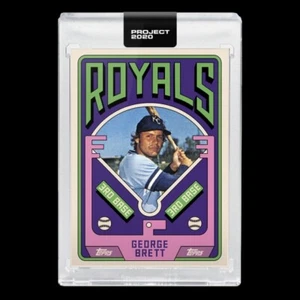 Tarjeta Topps Project 2020 75 - 1975 de George Brett de Grotesk (con caja) en mano - Imagen 1 de 3