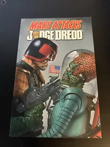 Mars Attacks Judge Dredd TPB #1-1ST NM 2014 RARE VHTF IDW COMICS - Picture 1 of 6