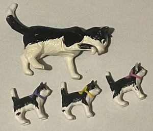 Barbie Kennel Care Pets 53448 Playtime Kitties Mommy Cat 3 Kittens Black & White - Picture 1 of 6