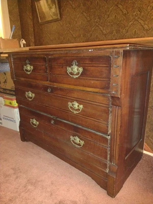 Cómoda antigua de cerezo 4 cajones 60+ años de antigüedad Foto 1 de 4