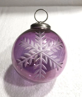 "Adorno de vidrio de mercurio grabado Pottery Barn estilo bola púrpura 4,5"" Navidad" Foto 1 de 4