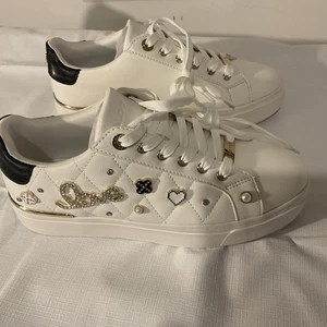 Aldo Women’s Platform White Sneakers With Charms Size 8.5 - Picture 1 of 10