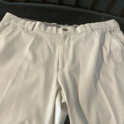 Bermuda de golfe Oxford Vickery masculina tamanho 35” frente plana elástica - Imagem 1 de 4