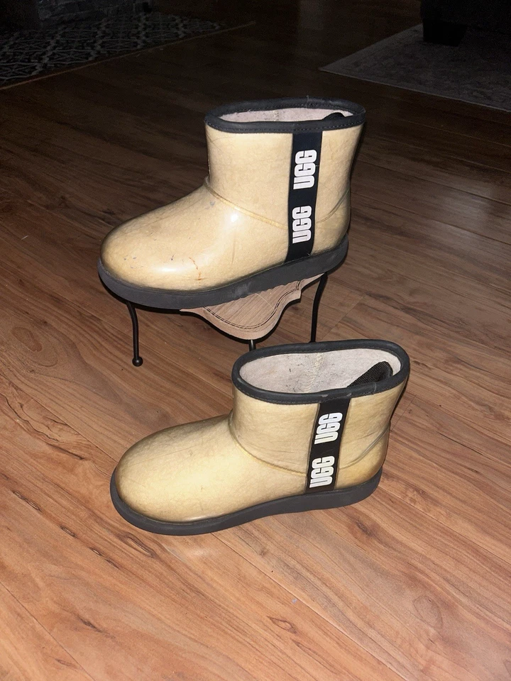 UGG Classic Clear Mini Boot.                              - Image 1 of 4