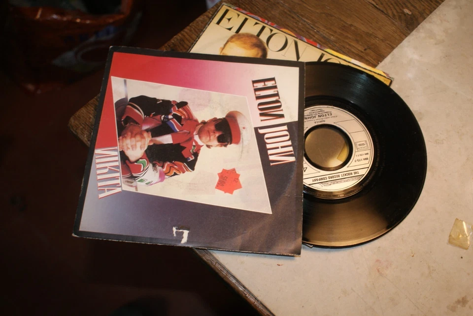Elton JOHN 45 tours " Disque Vinyl NIKITA - 884 173 - Photo 1/1