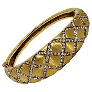 La Triomphe 18K Yellow Gold and Diamond Quilted Design Bangle bracelet - Picture 1 of 12