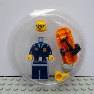 GENUINE LEGO CITY POLICE CHIEF WHEELER MINIFIGURE BRAND NEW! - Image 1 of 2