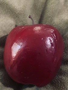 Deliciosa decoración de manzana roja de plástico artificial 🍎 - Imagen 1 de 3