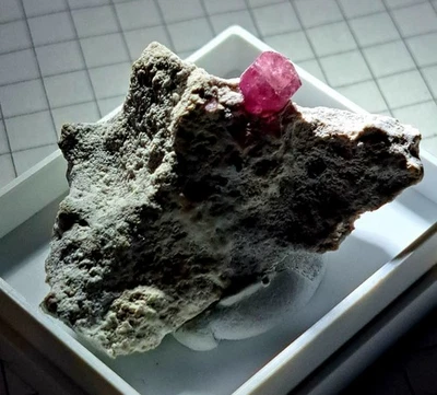 Roter Beryll Stufe Wah Wah Mountains -Utah USA - Bild 1 von 4