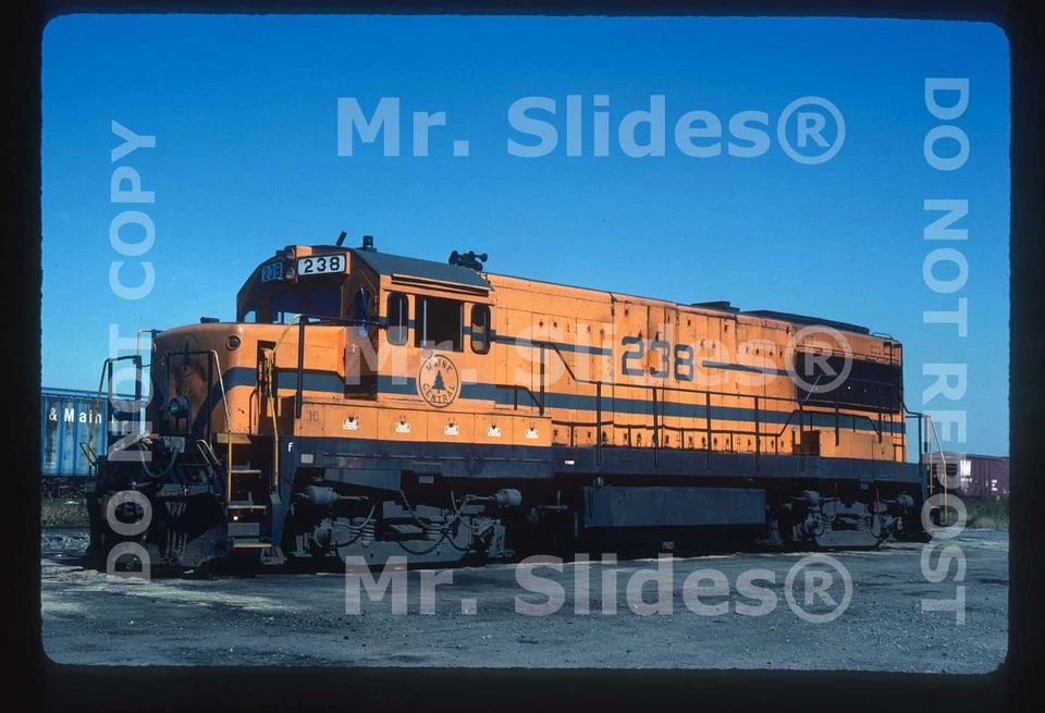 Slide original MEC Maine Central U25B 238 Buffalo NY 1985 - Imagem 1 de 1