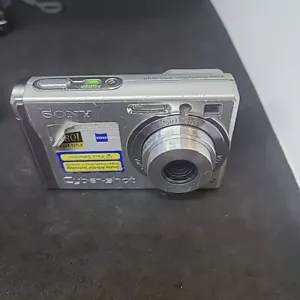 Sony Cyber-shot DSC-W80 7.2MP Digital Camera Silver Tested-No Flash- No Charger - Picture 1 of 3