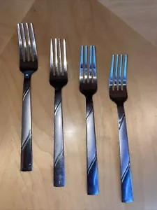Set 4 Forchette da Pranzo Cambridge Maren-Tessa Inox Lucide/Satinate Linee Diagonali - Foto 1 di 9